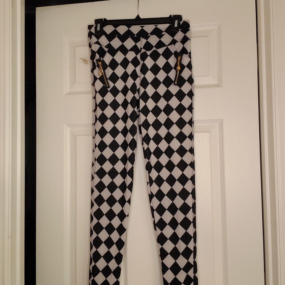 Gwen Inspired Black/White Leggings, HOT 🔥